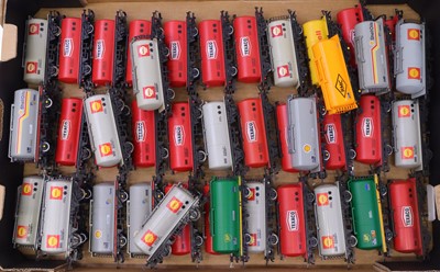Lot 591 - One tray containing various 00 gauge loose...