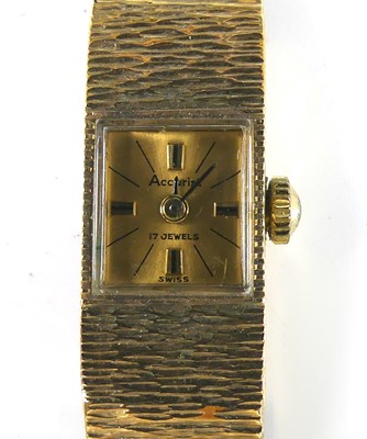 Lot 2568 - A 9ct yellow gold lady's Accurist manual wind...