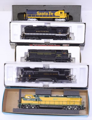 Lot 813 - Five HO gauge American outline locos, to...