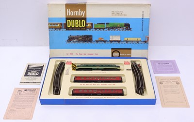 Lot 396 - Hornby Dublo late issue 2 rail set 2034, The...
