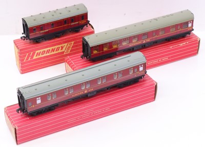 Lot 458 - Three Hornby Dublo 2 rail coaches, to include...