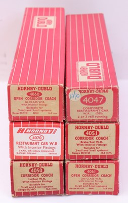 Lot 454 - Six Hornby Dublo 2 rail WR Western Region...