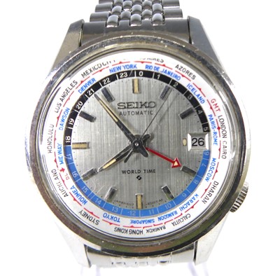 Lot 2620 - A gent's stainless steel Seiko World Time...