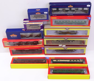 Lot 602 - One tray containing various 00 Gauge wagons...