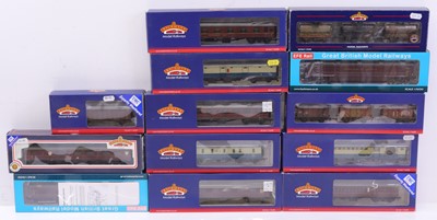 Lot 603 - One tray containing various 00 Gauge wagons...