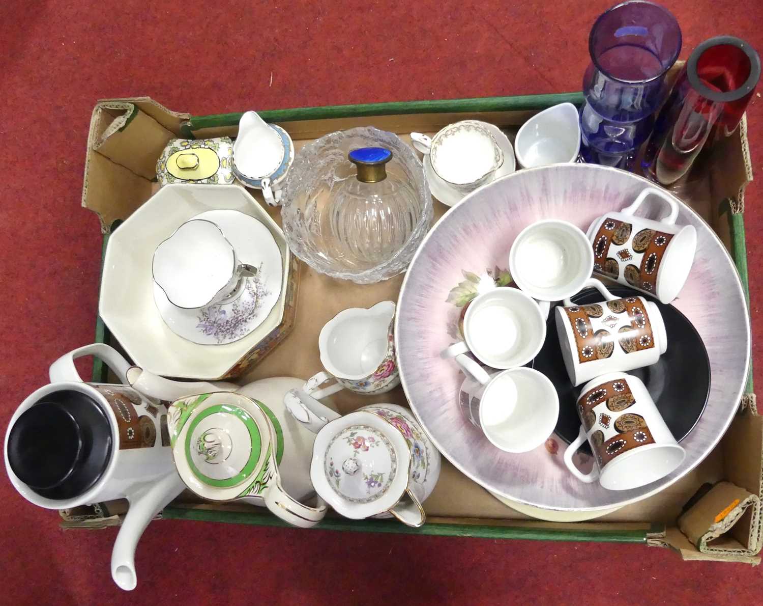 Lot 75 - A collection of ceramics and glass, to include...