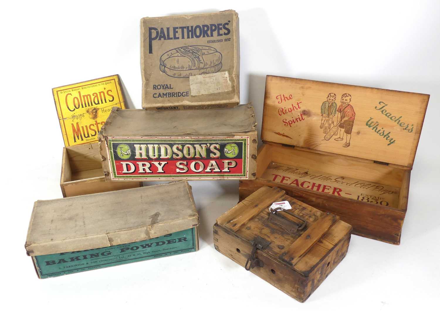 Lot 79 - A collection of advertising wares to include a...