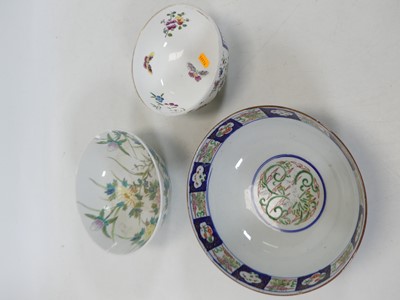 Lot 134 - A collection of Chinese ceramics, to include a...