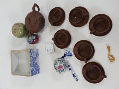Lot 134 - A collection of Chinese ceramics, to include a...