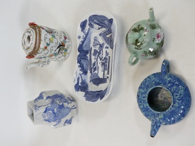 Lot 134 - A collection of Chinese ceramics, to include a...