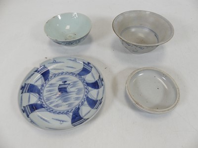 Lot 169 - A collection of Chinese ceramics, to include a...