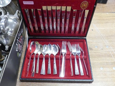 Lot 186 - A collection of silver plated wares, to...