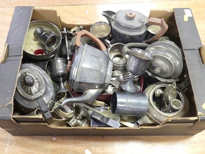 Lot 189 - A collection of silver plated wares, to...