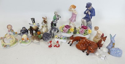 Lot 463 - A collection of figures, to include a Royal...