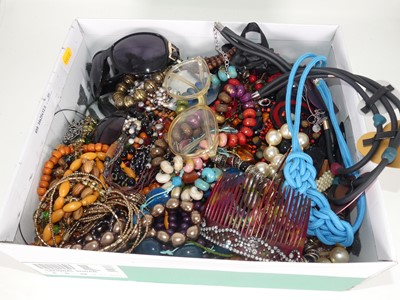 Lot 345 - A collection of assorted modern costume...