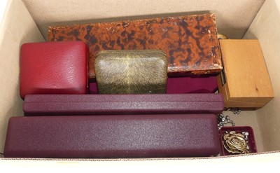 Lot 350 - A collection of miscellaneous items to include...