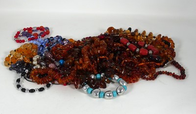 Lot 249 - A collection of assorted costume jewellery to...