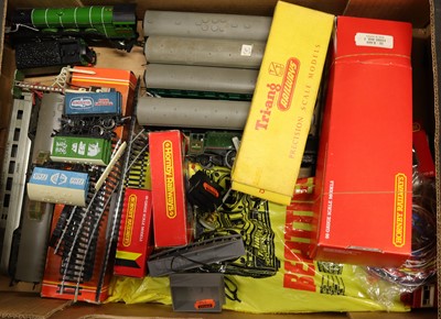 Lot 562 - Tray containing mostly Triang and Hornby 00...