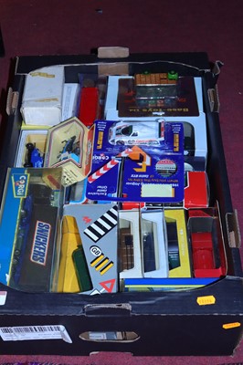 Lot 595 - A tray containing mostly boxed modern issue...