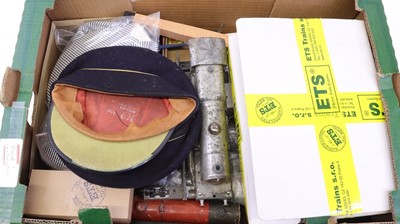 Lot 261 - A large supermarket tray containing various...