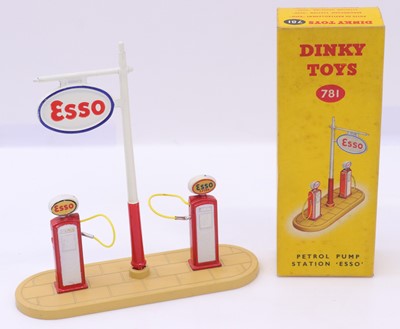 Lot 1053 - Dinky Toys, 781 ESSO petrol pump station...