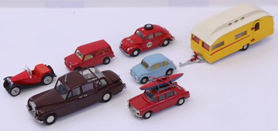 Lot 335 - 7 various loose and repainted Triang Spot On...