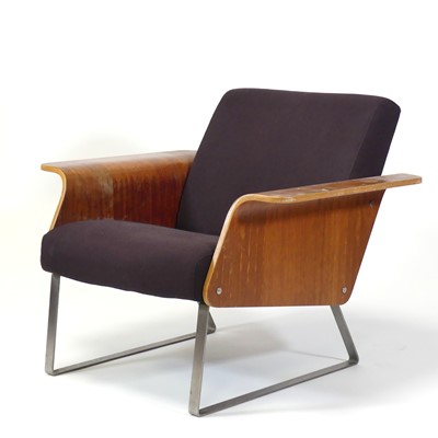 Lot 424 - Robin Day (British, 1915-2010) - an 'Avian AV1'...