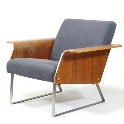 Lot 421 - Robin Day (British, 1915-2010) - an 'Avian AV1'...