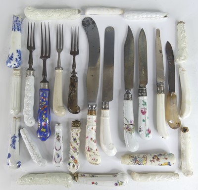 Lot 2030 - A collection of 18th & 19th century porcelain...