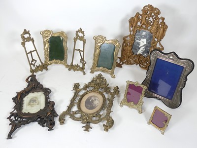 Lot 68 - A collection of reproduction photograph frames...