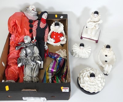 Lot 79 - A collection of clowns, to include a doll...