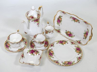 Lot 136a - A Royal Albert 'Old Country Roses' pattern...