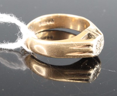 Lot 406 - A gent's 9ct gold diamond solitaire ring,...