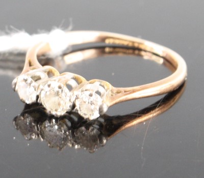 Lot 419 - An 18ct gold diamond three stone ring, total...
