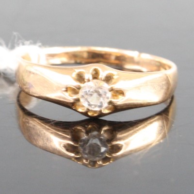 Lot 425 - A vintage 14ct gold diamond solitaire ring,...