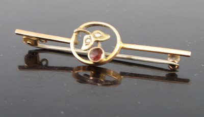 Lot 429 - An Edwardian yellow metal, garnet and seed...