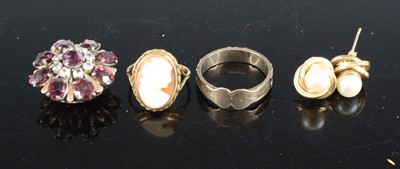 Lot 452 - A 9ct gold carved shell cameo set ring, size L;...
