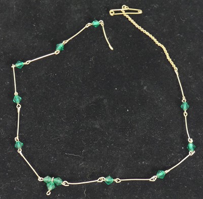 Lot 458 - A yellow metal green hardstone set necklace,...