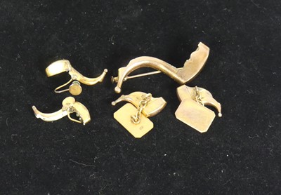 Lot 460 - A bag of scrap yellow metal, formally being...