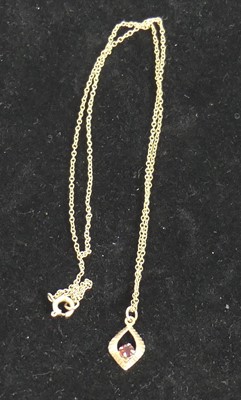 Lot 462 - A yellow metal finelink neck chain, with...