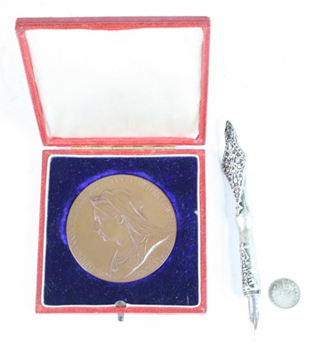Lot 480 - A Victorian bronze medallion celebrating 60...
