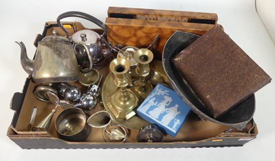 Lot 253 - A collection of metalware, to include a silver...