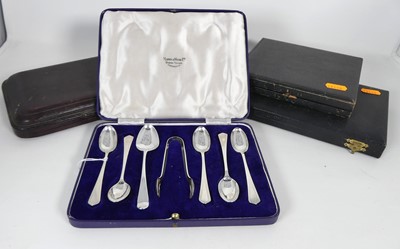 Lot 316 - A set of six Victorian silver teaspoons with...