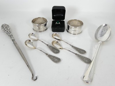 Lot 320 - A small collection of miscellaneous items to...
