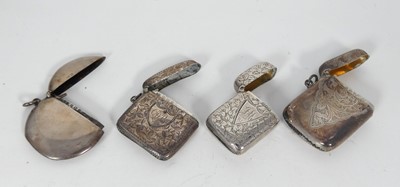Lot 323 - An Edwardian silver vesta of hinged...