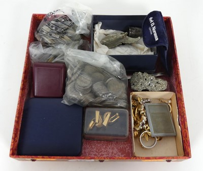 Lot 327 - A collection of miscellaneous items to include...