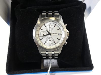 Lot 350 - A gent's Seiko steel cased chronograph...