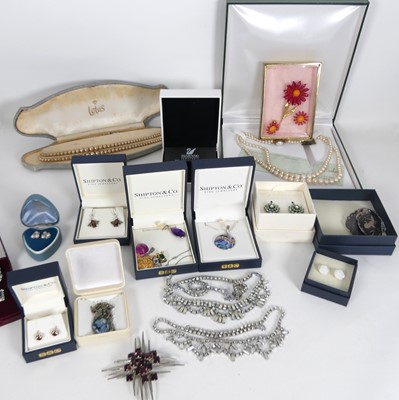 Lot 335 - A collection of assorted costume jewellery, to...
