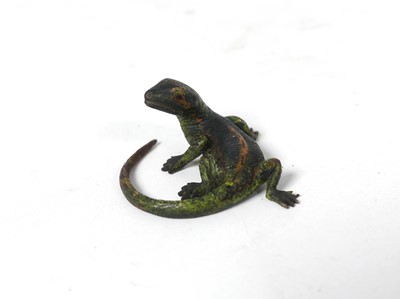 Lot 359 - A small bronzed figure of a newt, 25mm