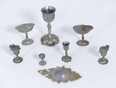 Lot 361 - A collection of assorted doll's house...